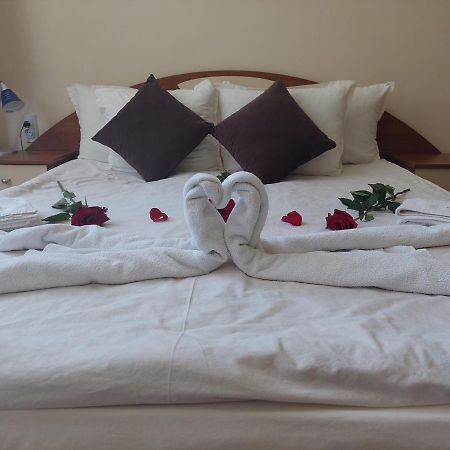Хотел Флора private studio All seasons Apartment Боровец Екстериор снимка