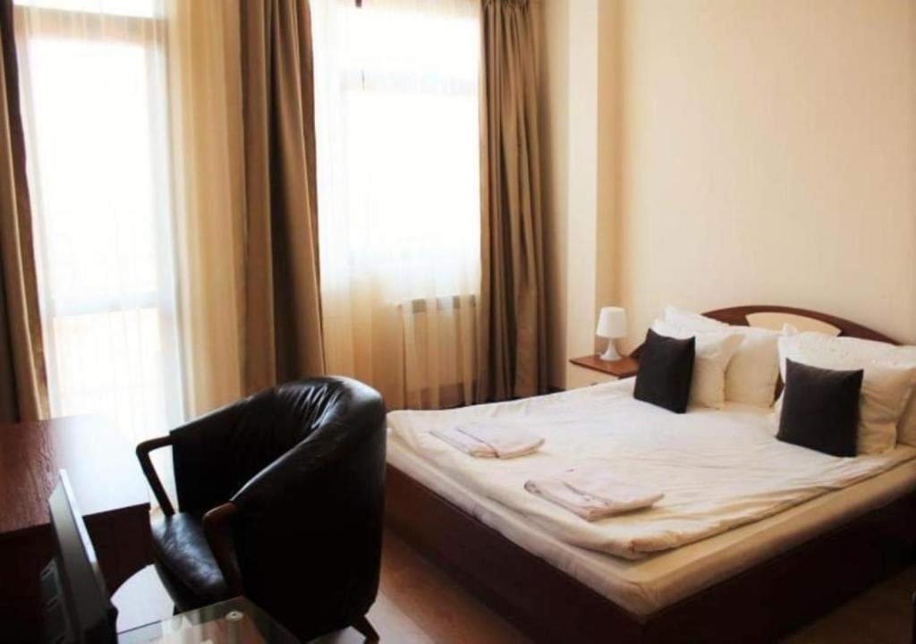 Хотел Флора private studio All seasons Apartment Боровец Екстериор снимка